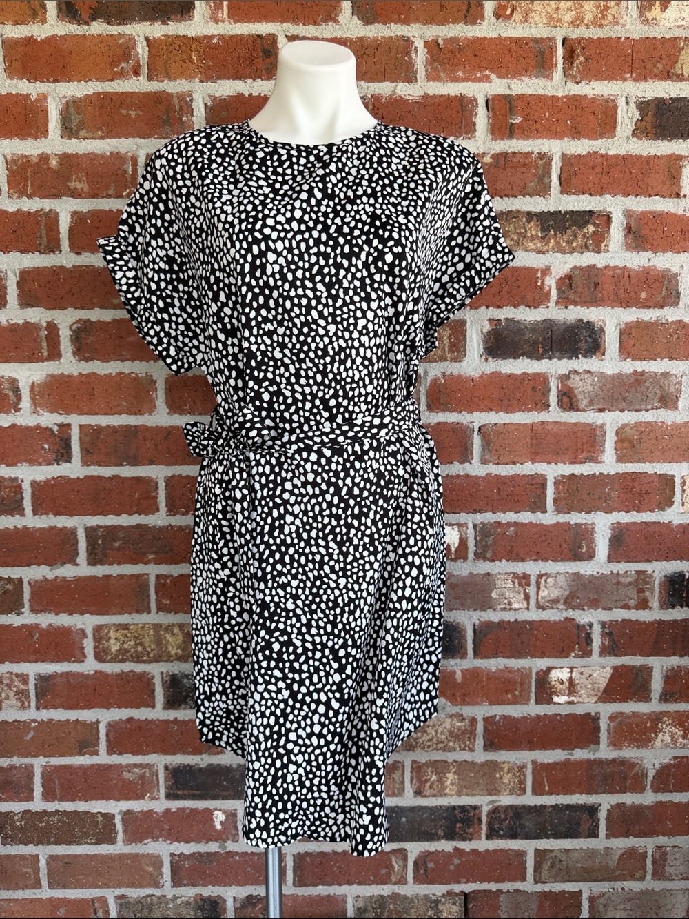SHEIN Black & White Spot Tie-Waist Midi Dress
